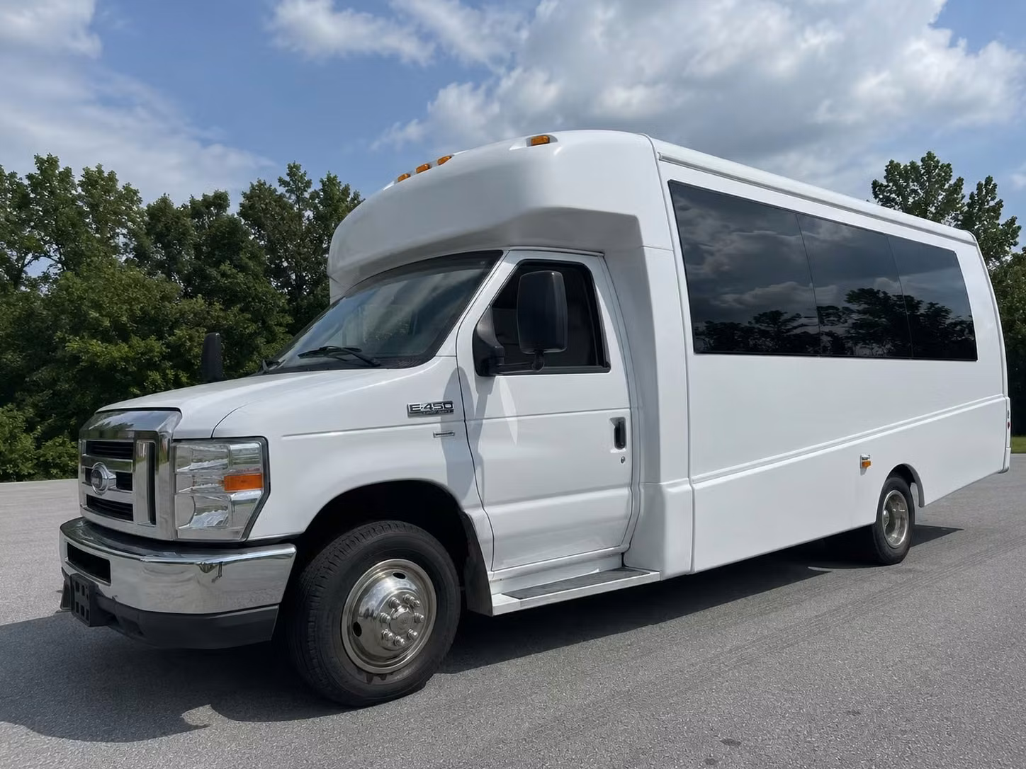 beale street bar crawls and bachelorette party bus rentals in memphis