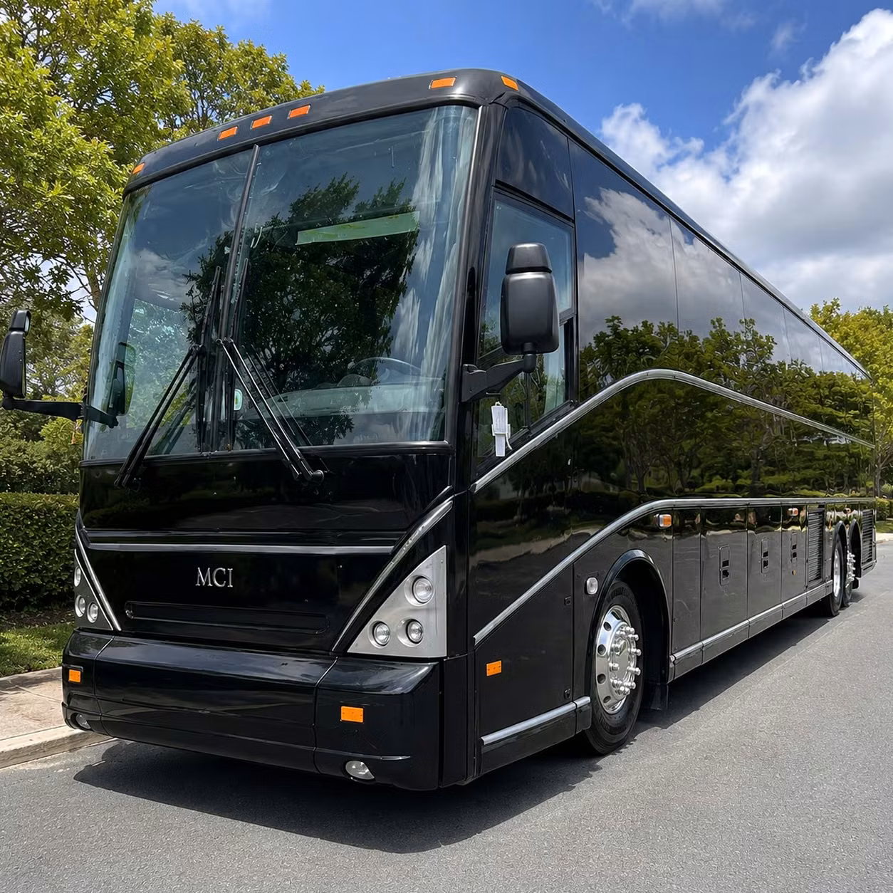 corporate event charter buses and employee shuttle services in memphis