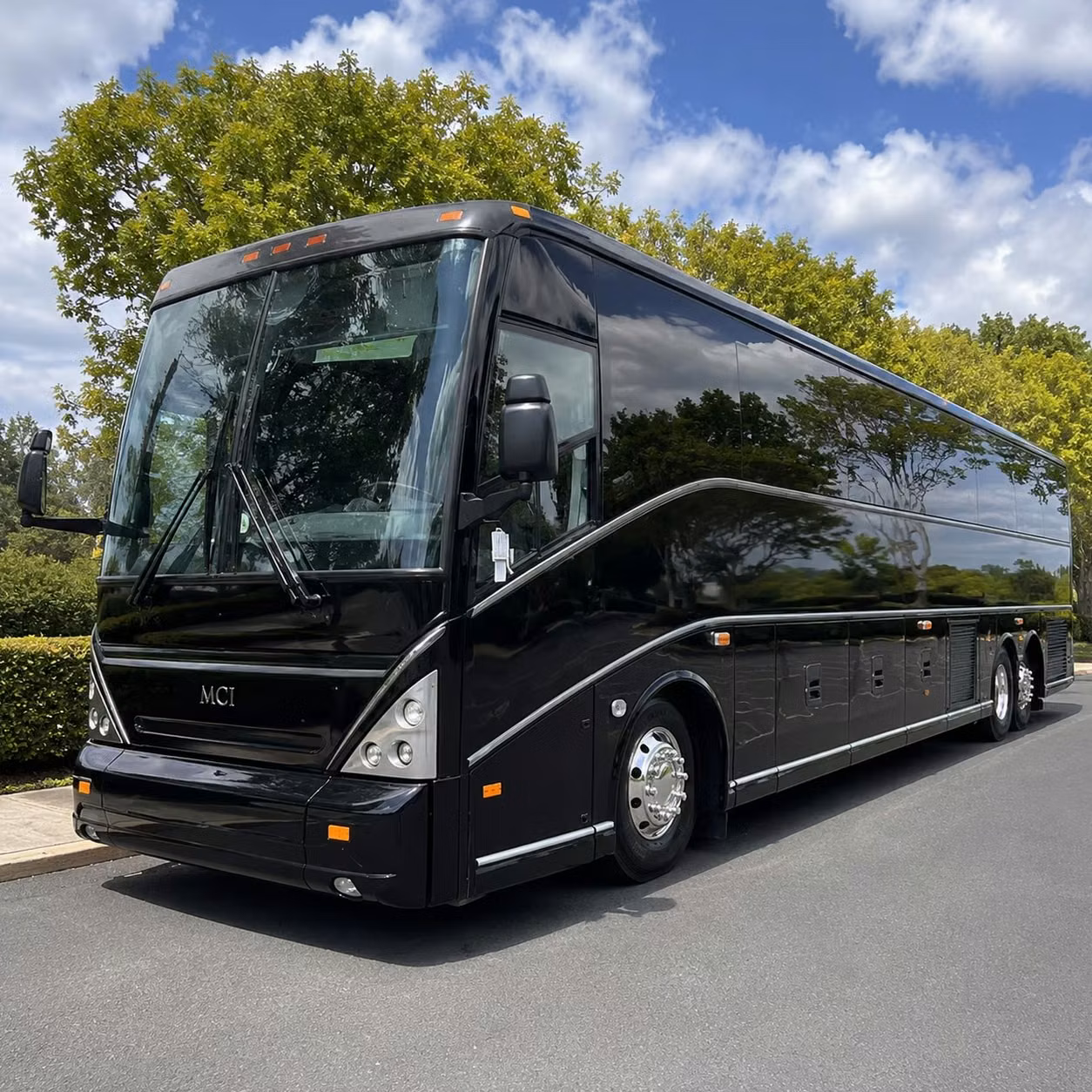 memphis charter bus rental exterior